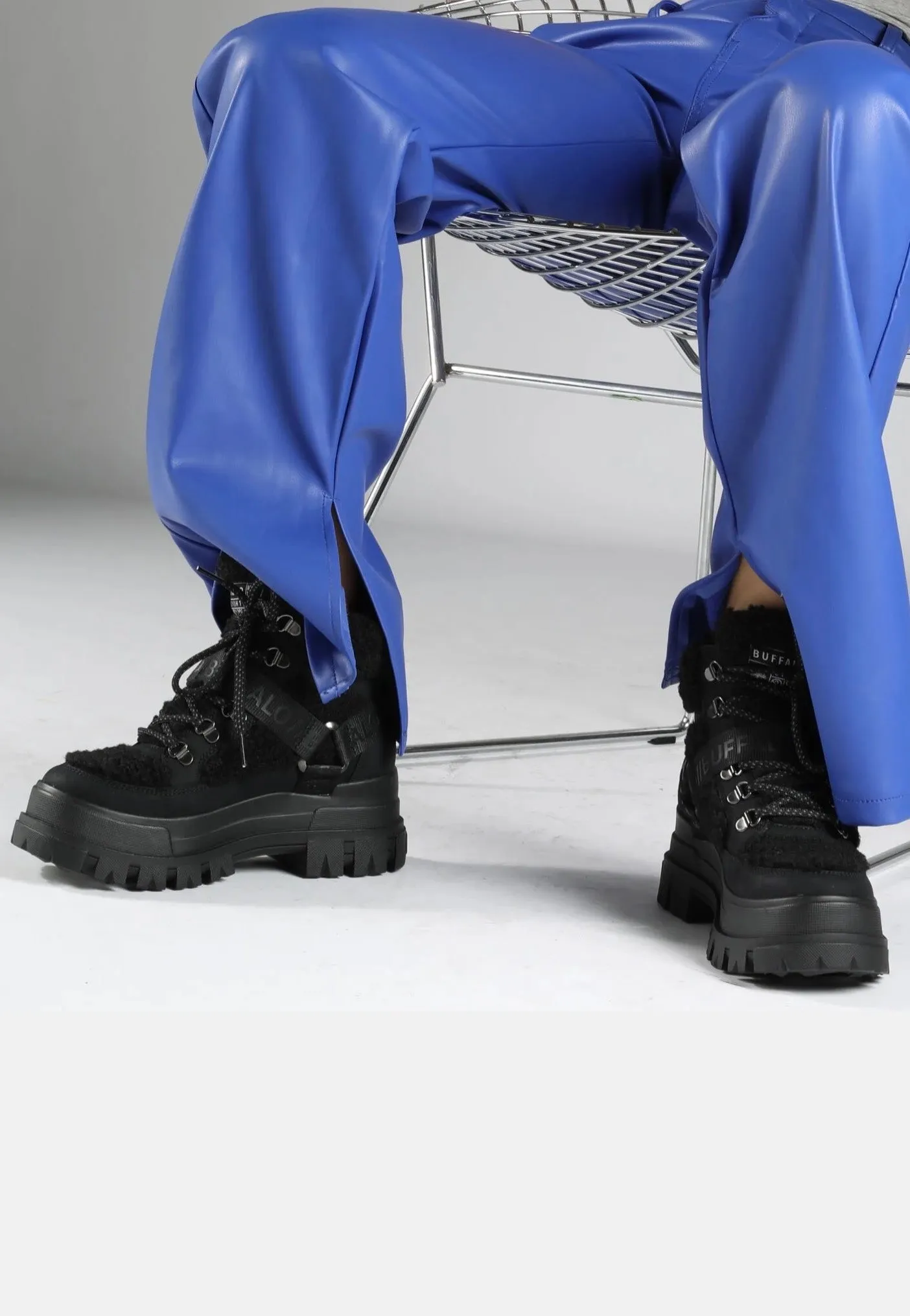 Buffalo - Aspha Com Mid Warm Vegan Nubuck/Fur Black - Girl Shoes