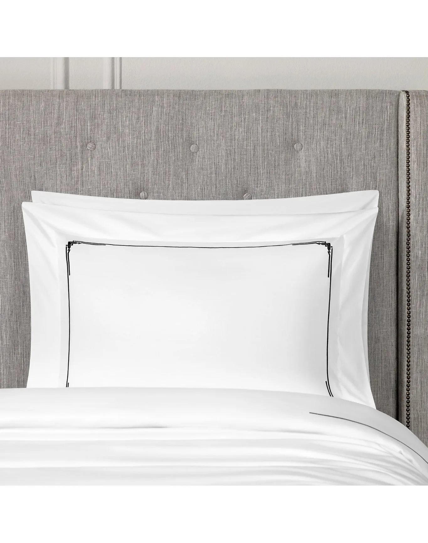 Jasper Pillowcase | White x Black TOGAS