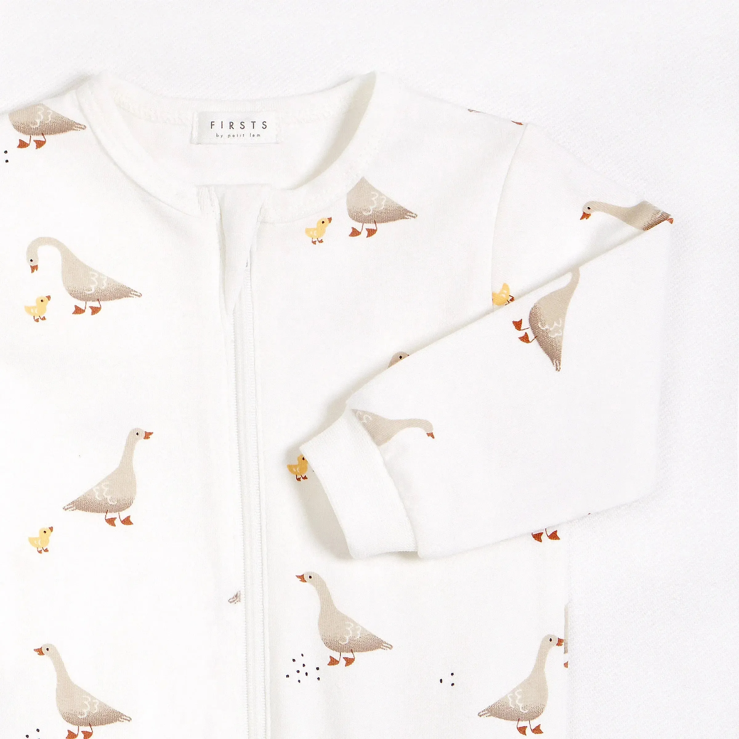 Mother Goose Print on Off-White Sleeper | Petit Lem