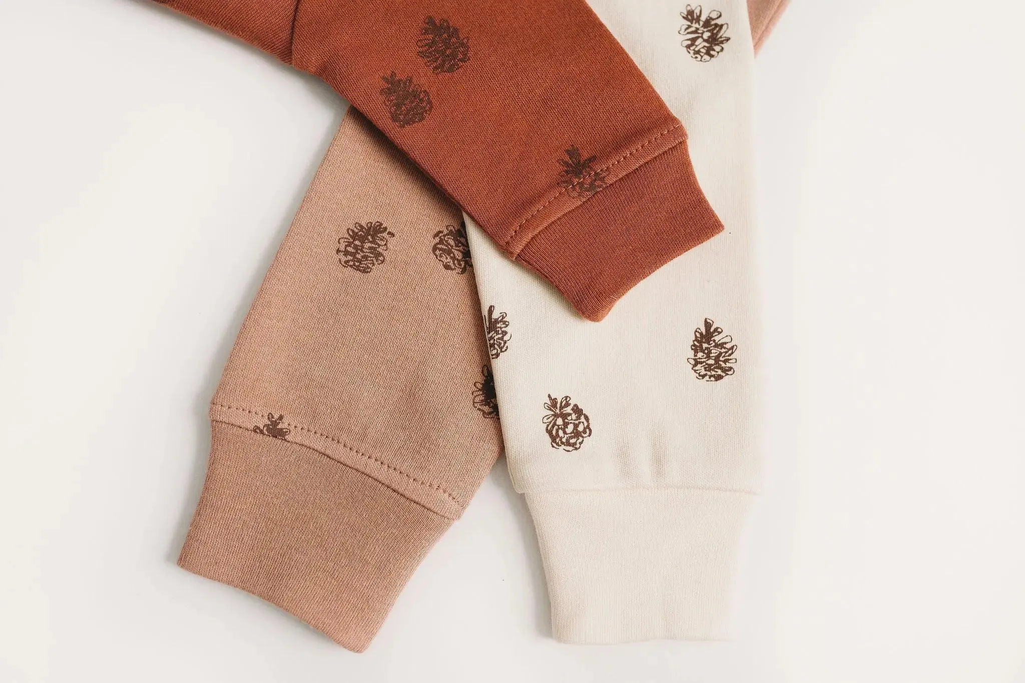 Organic Zipper Footie, Print in Nutmeg Pinecone | L’ovedbaby