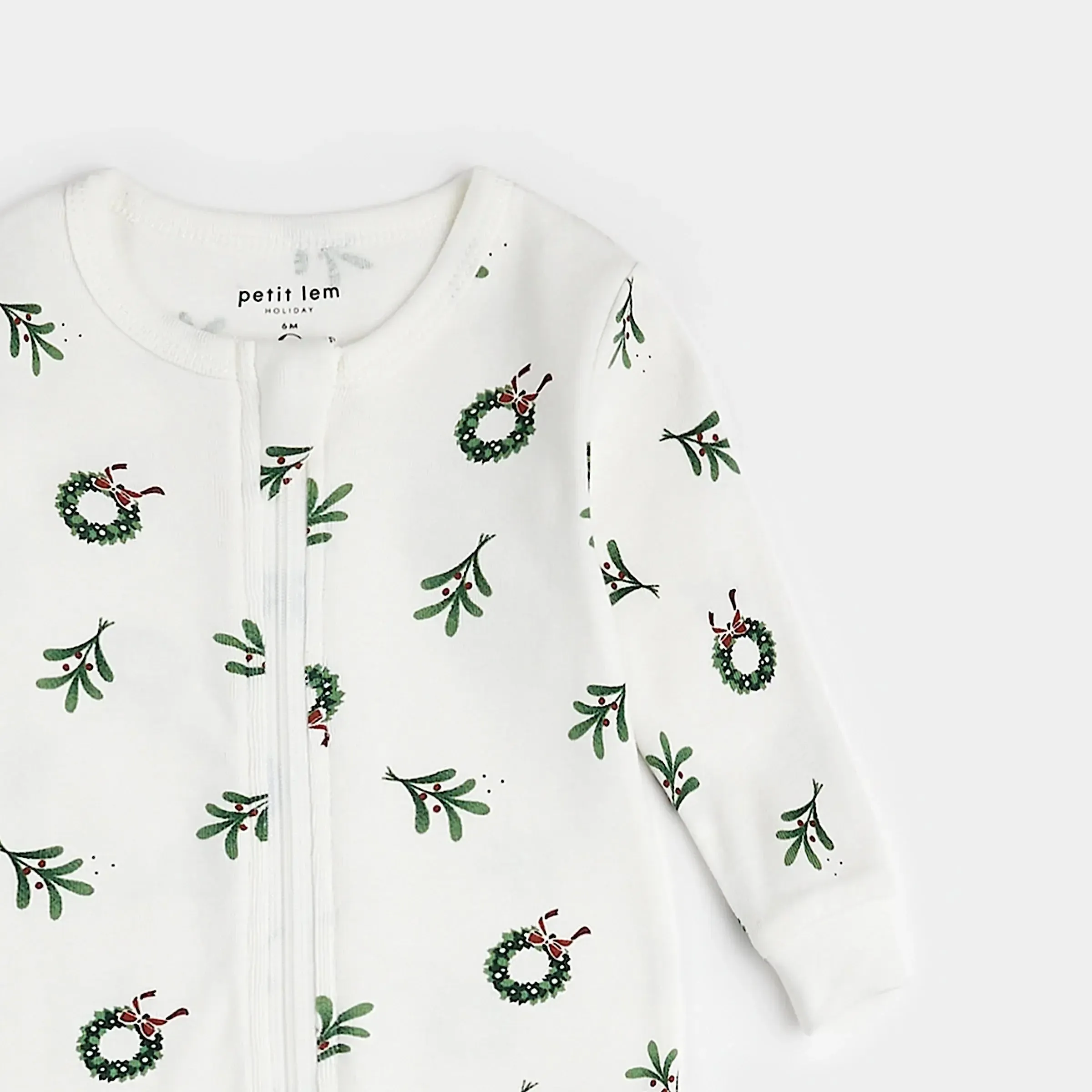 Wreaths Print on Off-White Sleeper | Petit Lem